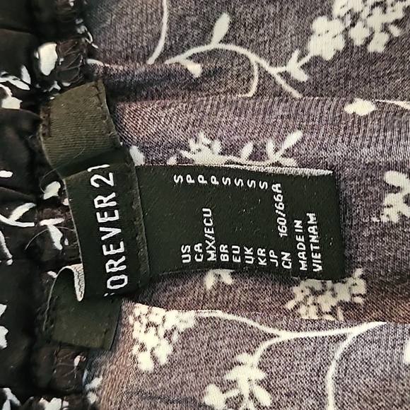 F21 SM Black and White Floral Ruffle Skort - Picture 6 of 7